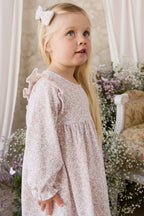 Robe vintage en coton biologique crème à fleurs avec volants et manches longues pour filles de 6 mois à 10 ans