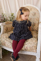 Robe classique en coton biologique bleu marine à fleurs avec manches bouffantes et encolure froncée pour filles de 6 mois à 8 ans