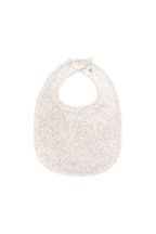 Bavoir en coton biologique à motif floral « Delicate Posy Milk » pour bébé avec doublure en serviette et boutons-pression réglables