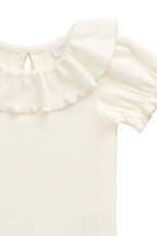 Haut en coton et élasthanne pointelle bio coloris parchemin sobre avec encolure et poignets festonnés pour fille de 6 mois à 8 ans
