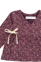 Haut cache-cœur en coton biologique motif floral Fig intemporel avec détails à nouer et manches longues pour bébé fille (naissance-2 ans)